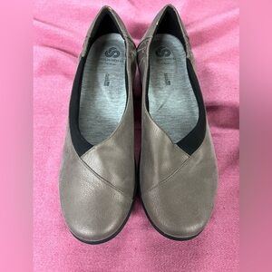 Clark’s Cloudsteppers shoes in great condition
